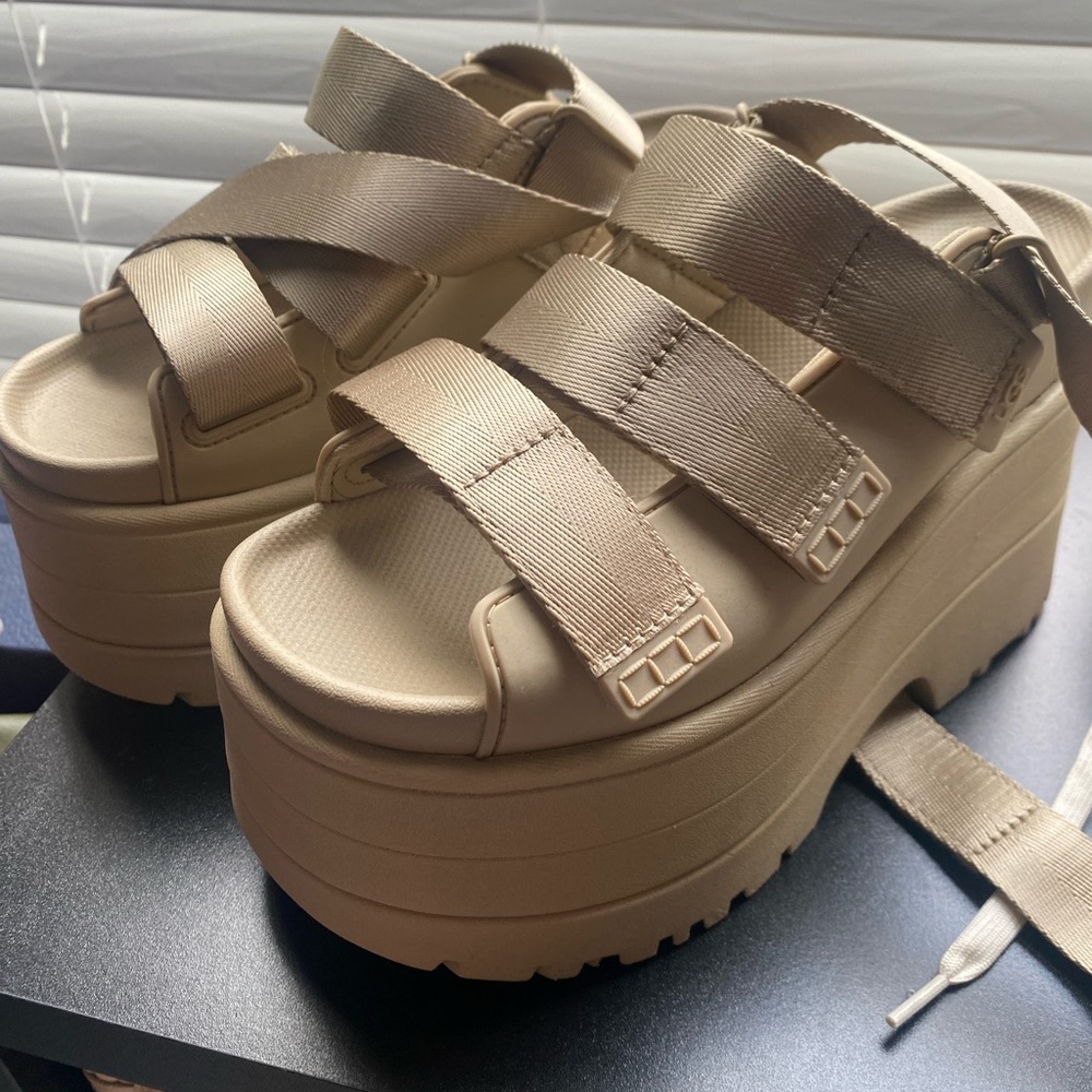 Ugg goldenrise platform sandals